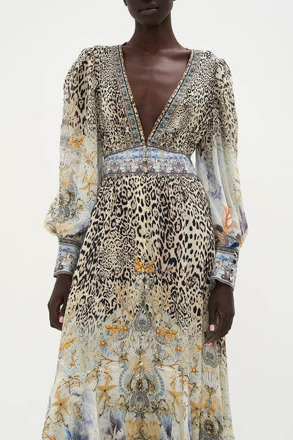 Vestido largo de gasa con estampado floral de leopardo y cuello en V 