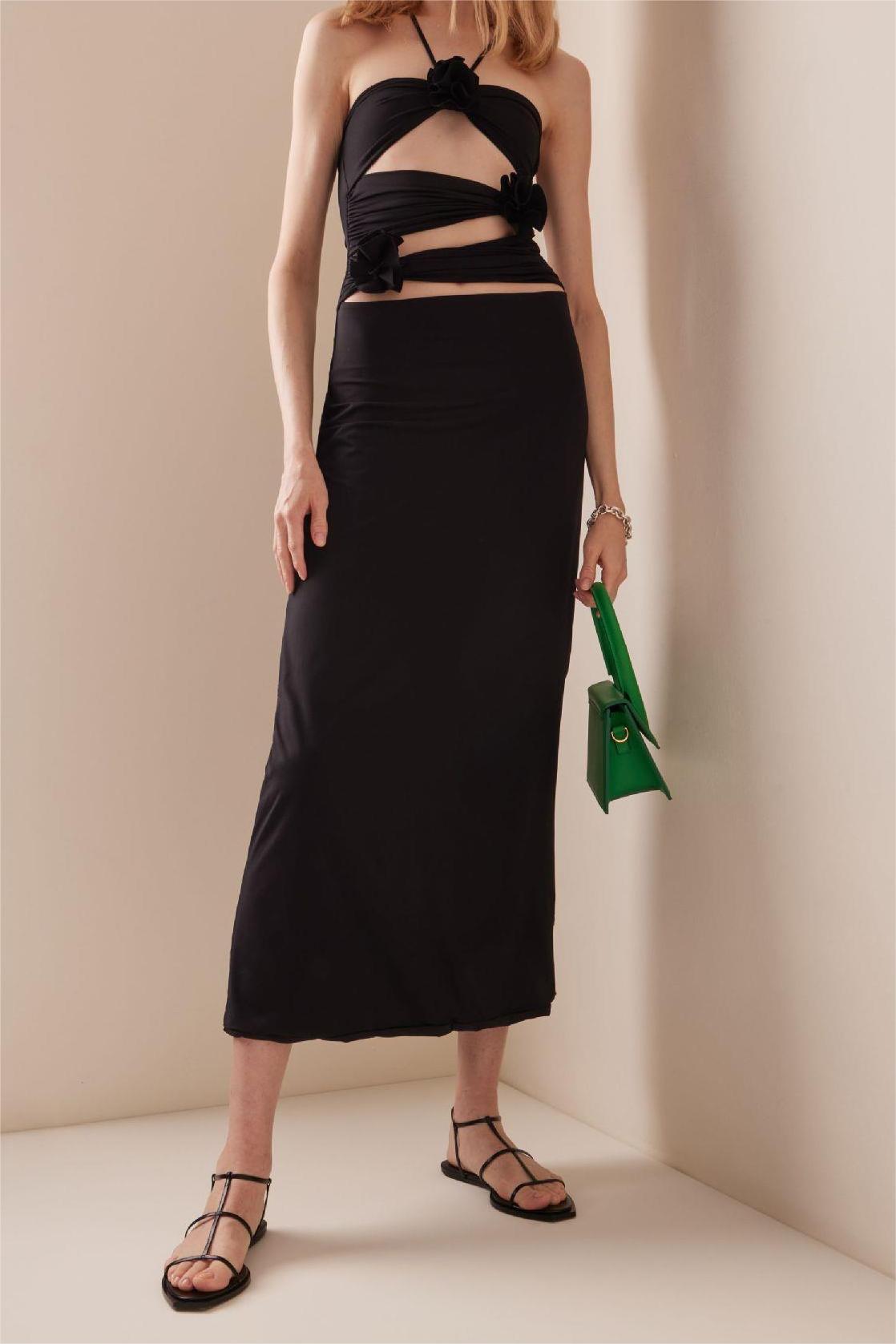 Vestido largo con abertura y cuello halter 