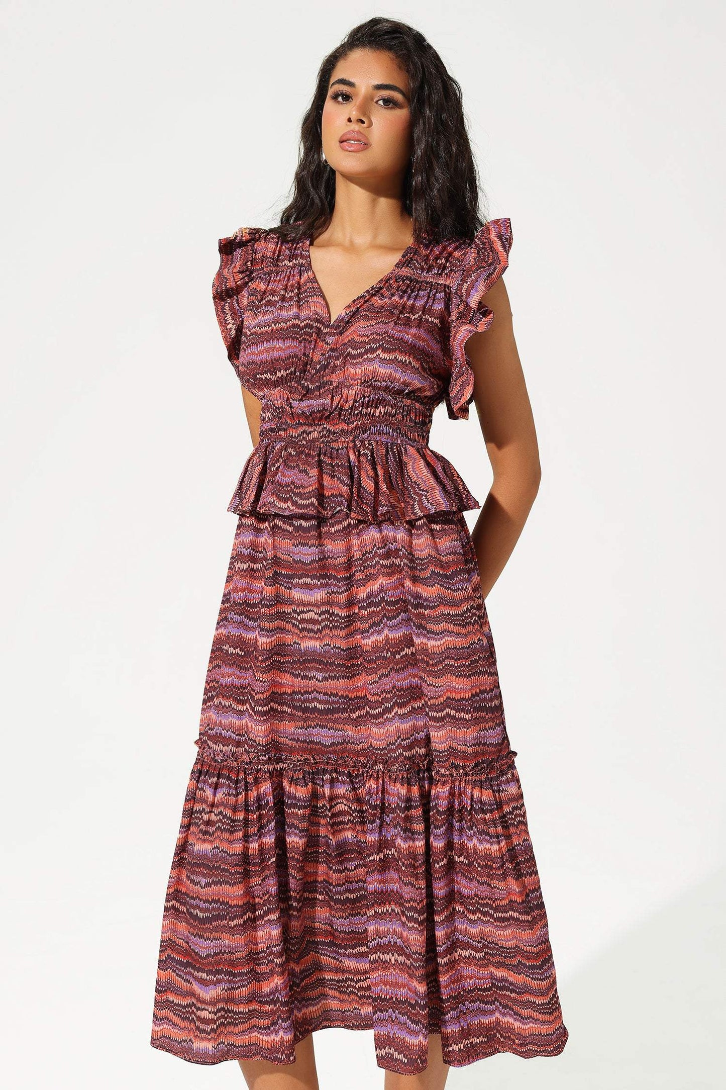 Vestido midi con cuello en V, mangas con volantes en capas 