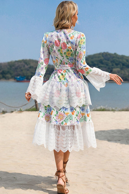 Vestido con cuello en V, estampado de patchwork y encaje 