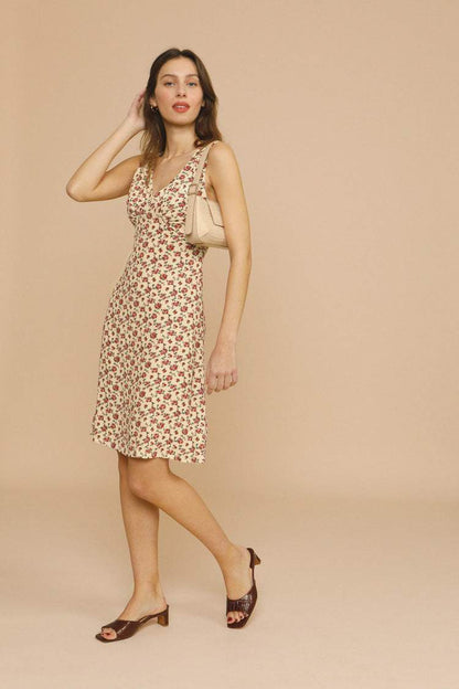 Vestido midi floral sin mangas con cuello en V 