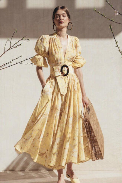 Vestido midi de gasa con cuello en V y estampado floral con cinturón 