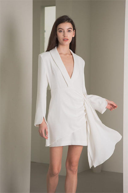 Vestido mini blanco de manga larga con escote en V y fruncido elástico 