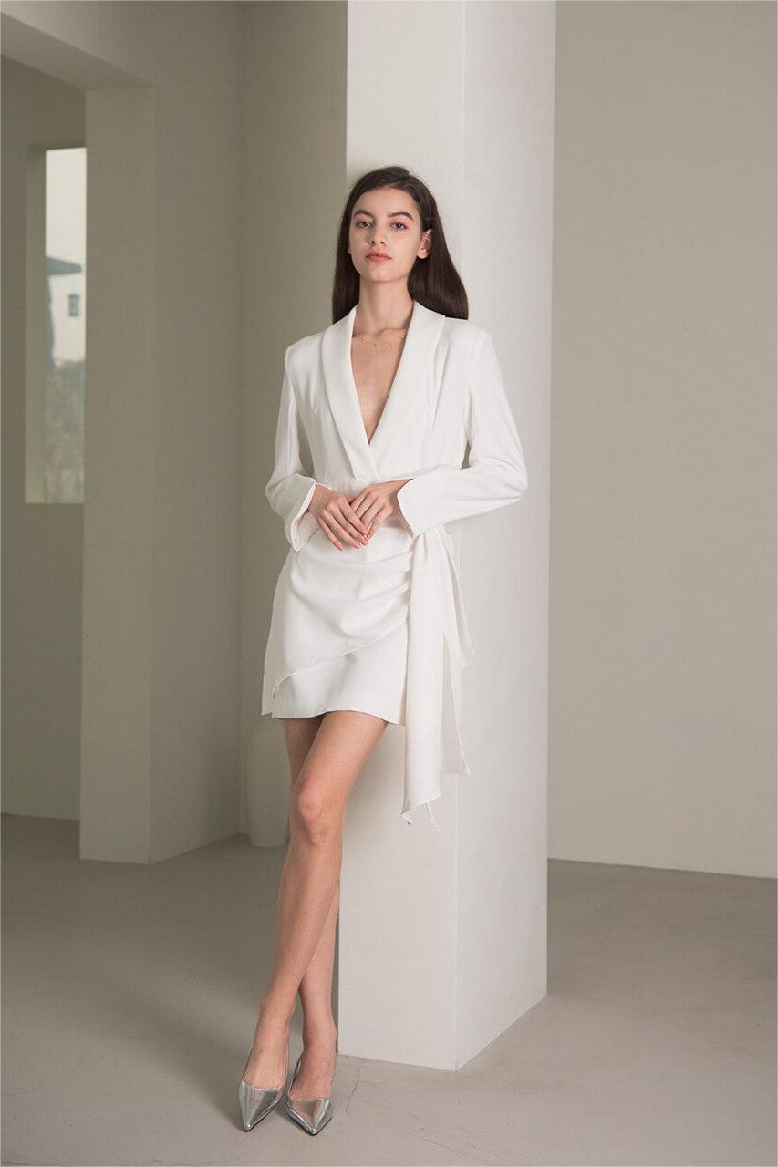 Vestido mini blanco de manga larga con escote en V y fruncido elástico 