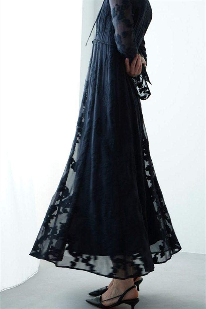 Vestido midi negro con cuello irregular y mangas abullonadas 