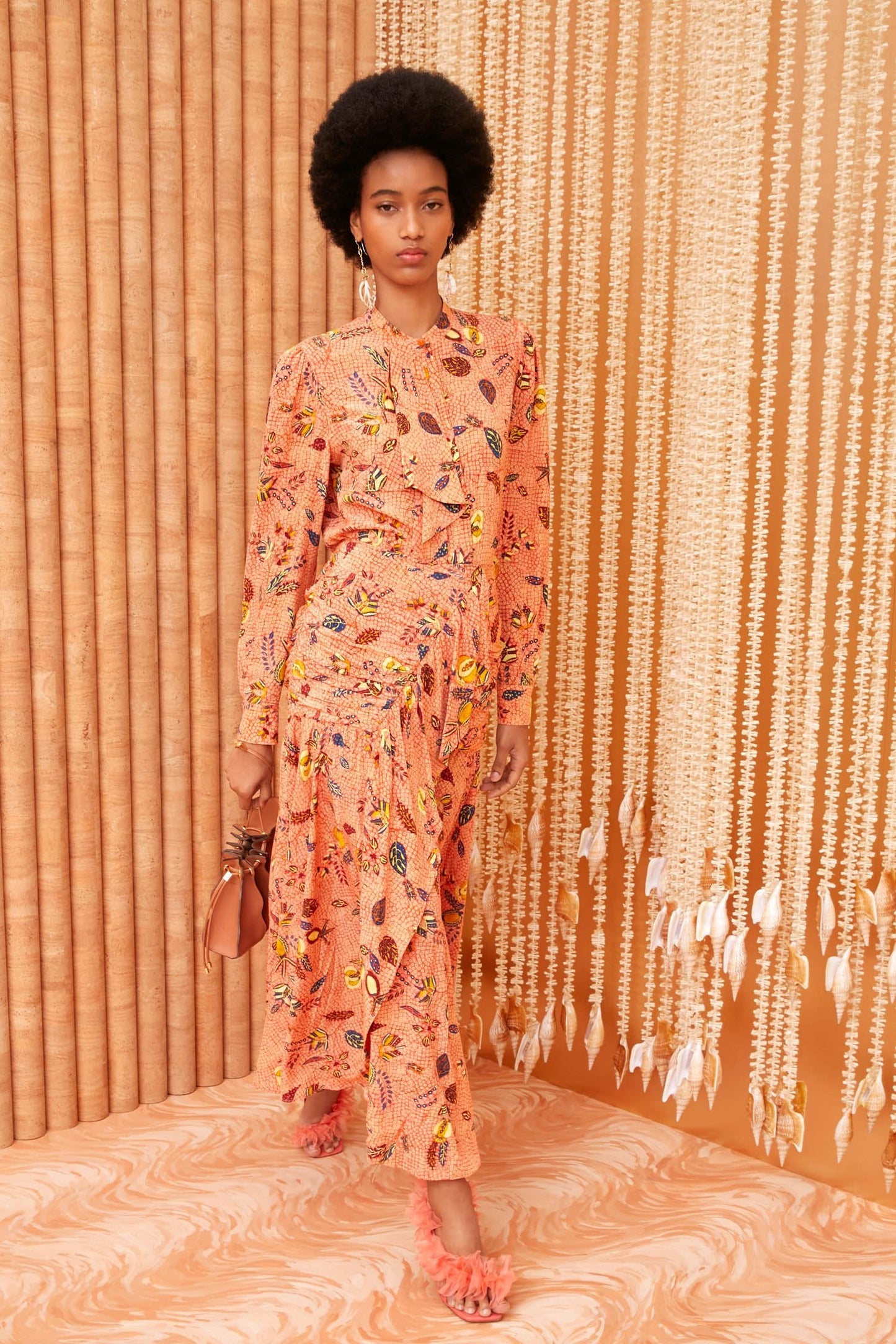 Vestido midi con mangas farol y estampado paisley 