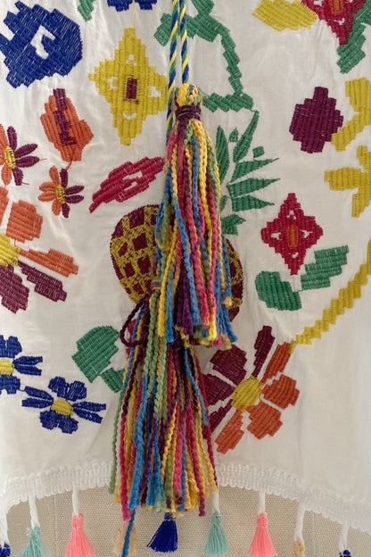 Blusa con borlas florales bordadas Kyndall 