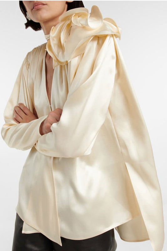 Blusa fluida de satén con flores de Lorraine 